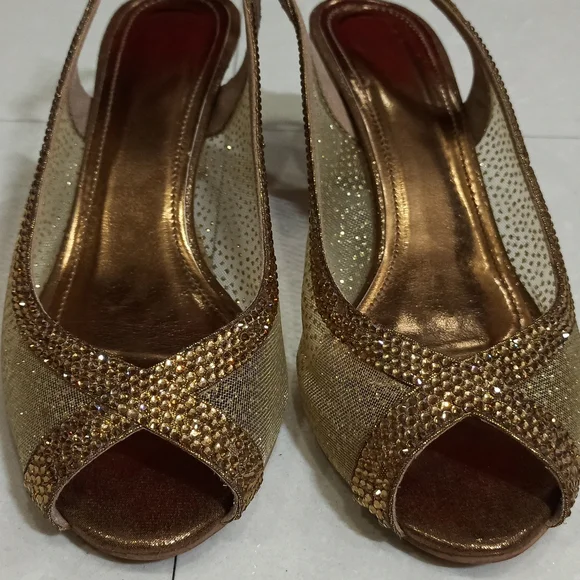 Copper net embellished Heels - Picture 3 of 7